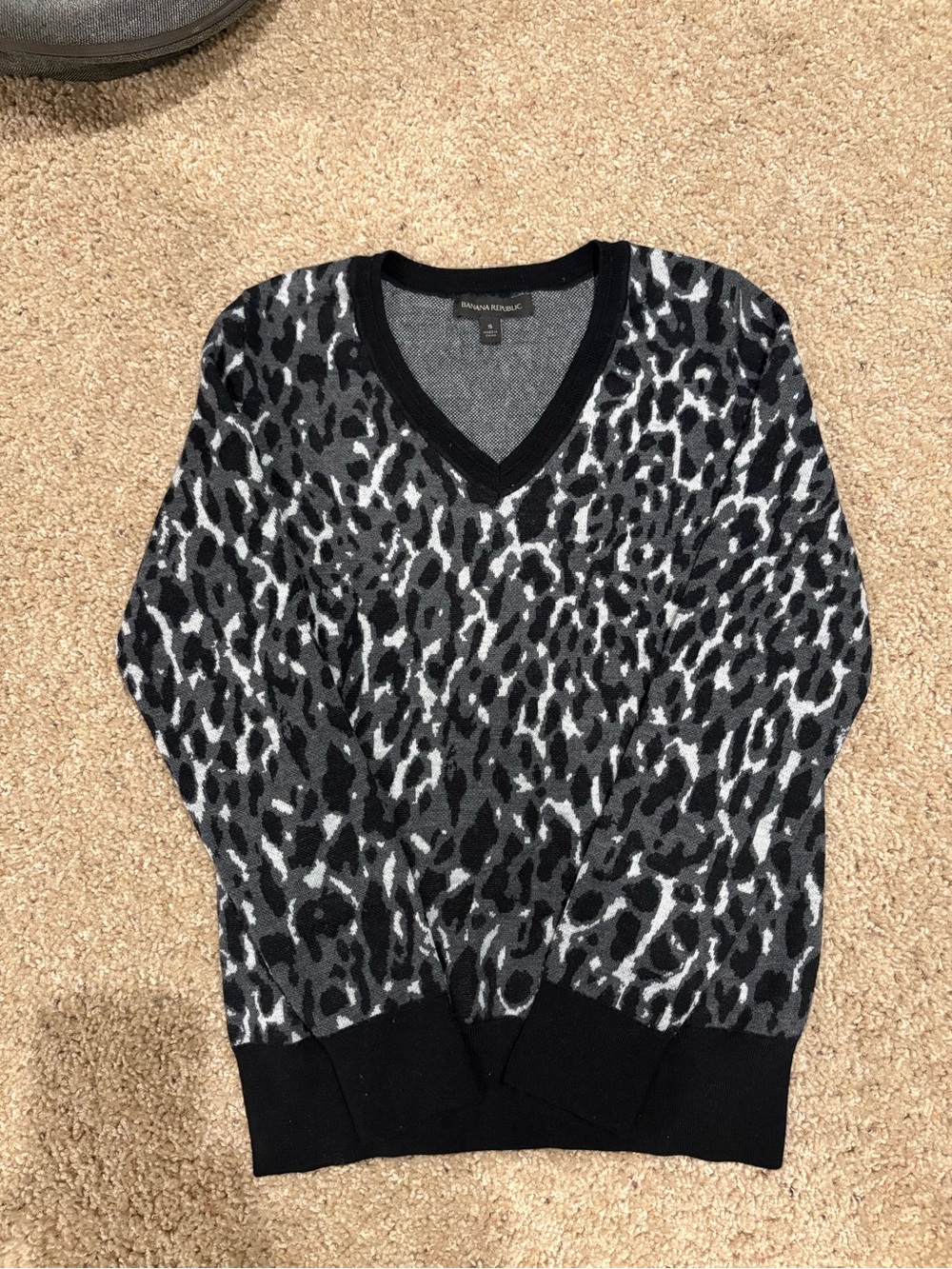 Banana Republic Black & Gray Leopard Print V-Neck Sweater